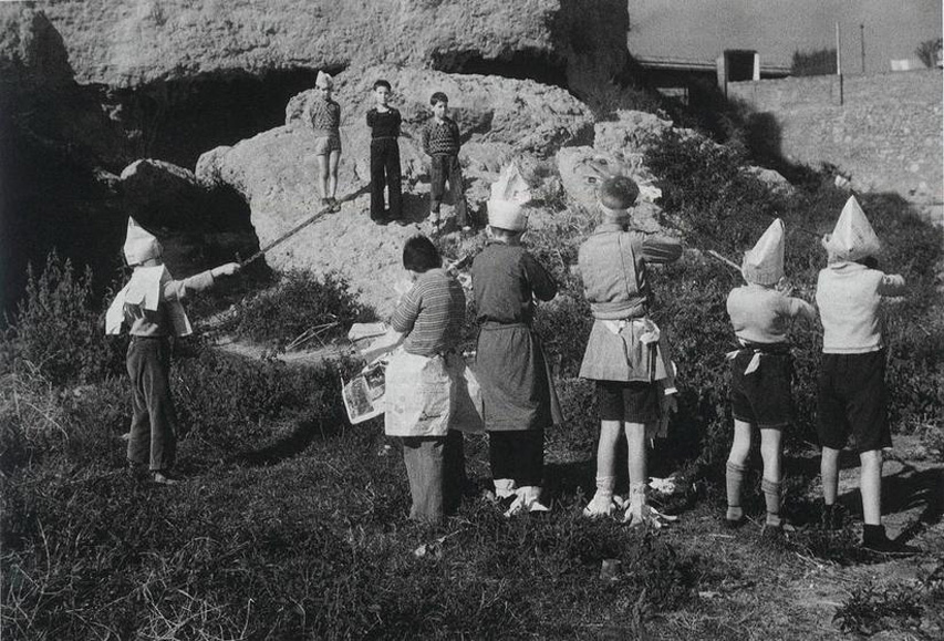 kids-emulating-in-barcelona-1936-2.jpg